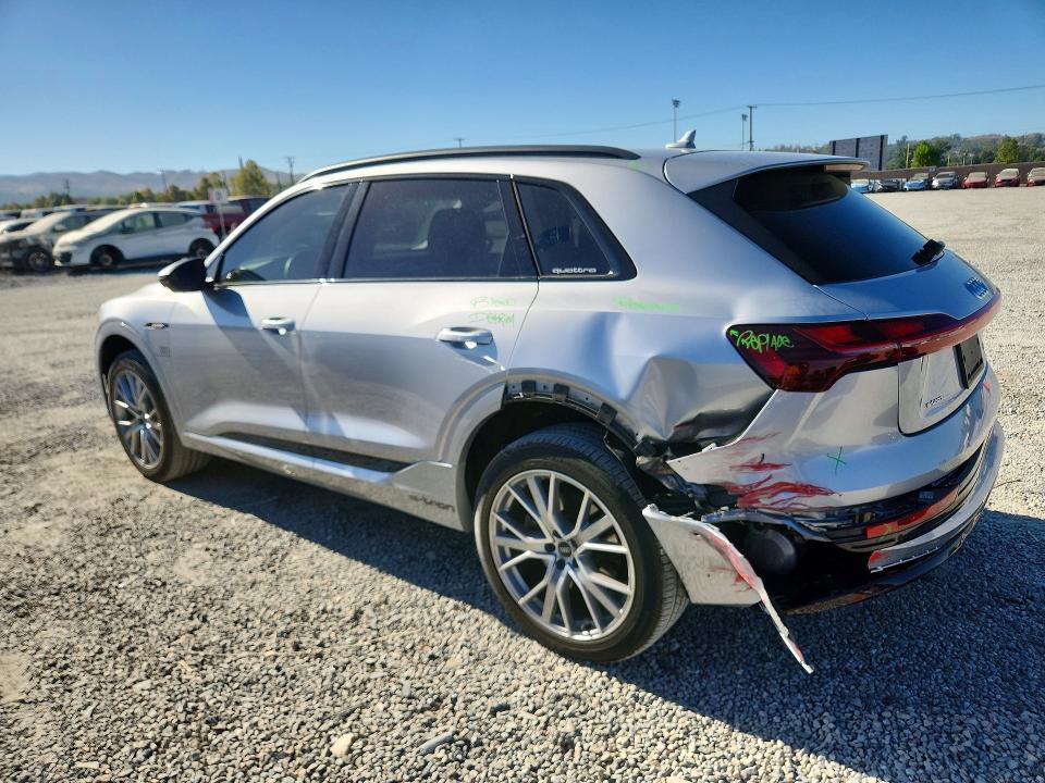 Продажа на аукционе авто 2021 Audi E-tron, vin: WA1VABGEXMB010720, номер лота: 63200066