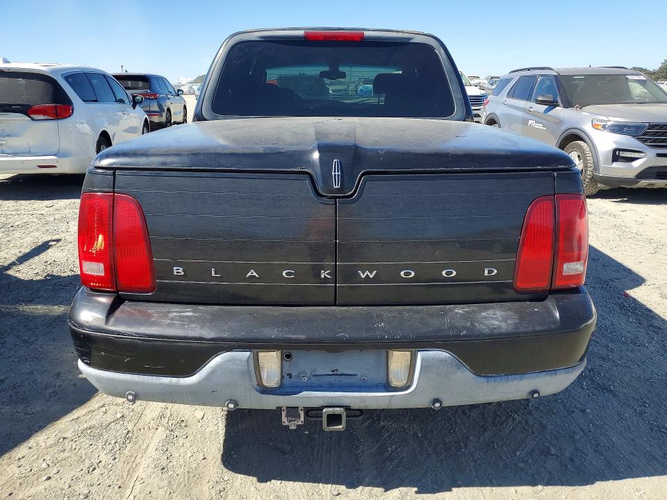 62382756 :رقم المزاد ، 5LTEW05A22KJ03060 vin ، 2002 Lincoln Blackwood مزاد بيع