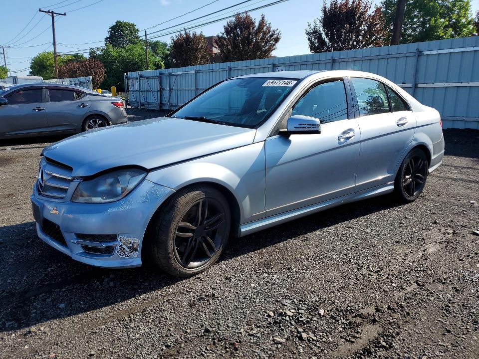 2013 Mercedes-benz C მანქანა იყიდება აუქციონზე, vin: WDDGF8AB0DG102896, აუქციონის ნომერი: 59677146