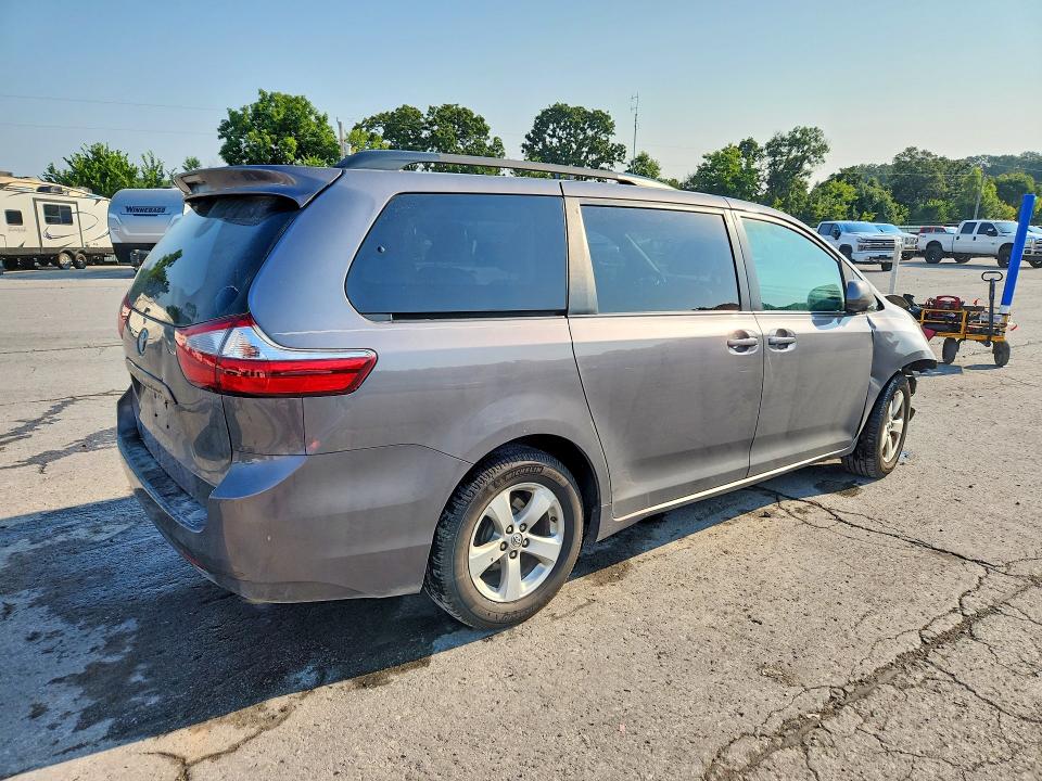 2017 Toyota Sienna მანქანა იყიდება აუქციონზე, vin: 5TDKZ3DC1HS884043, აუქციონის ნომერი: 62049066