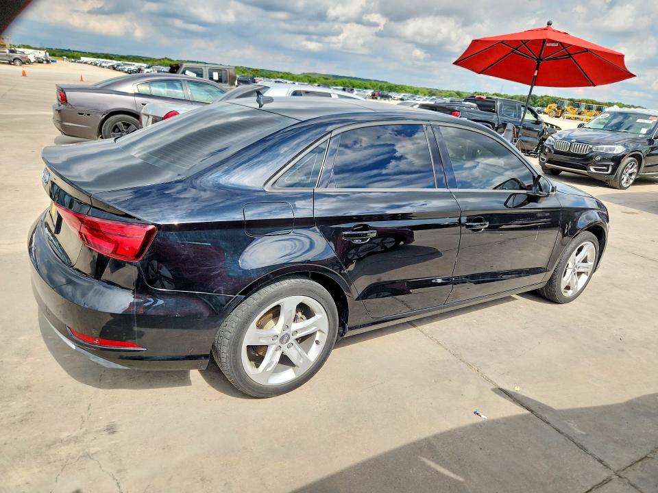 Продажа на аукционе авто 2017 Audi A3, vin: WAUAUGFF1H1026106, номер лота: 60700576