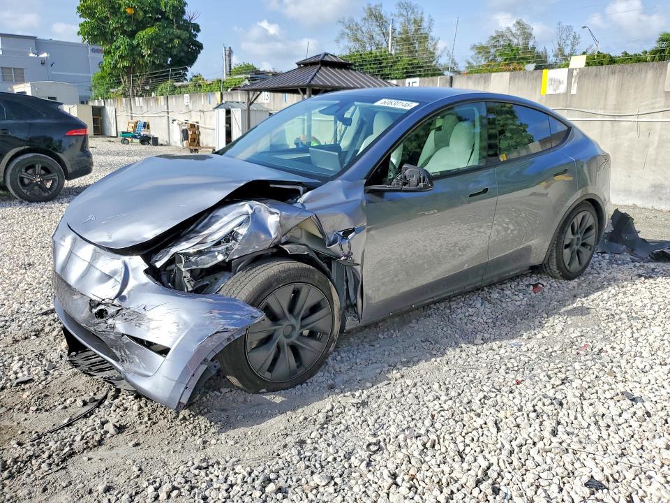 60630146 :رقم المزاد ، 7SAYGAEE4RF209879 vin ، 2024 Tesla Model Y مزاد بيع