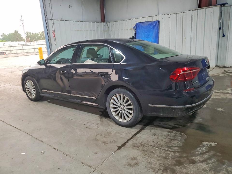 60668206 :رقم المزاد ، 1VWBT7A37HC069731 vin ، 2017 Volkswagen Passat مزاد بيع