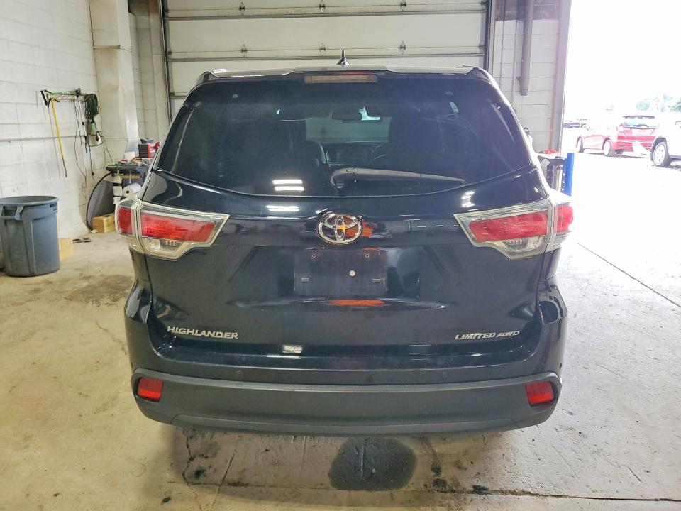 61672946 :رقم المزاد ، 5TDDKRFH6FS099975 vin ، 2015 Toyota Highlander مزاد بيع