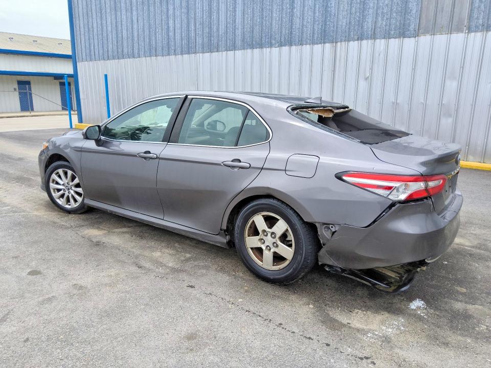 58064226 :رقم المزاد ، 4T1C11AK6LU884647 vin ، 2020 Toyota Camry مزاد بيع
