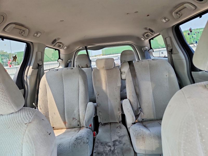 61208946 :رقم المزاد ، 5TDKK3DC9BS031644 vin ، 2011 Toyota Sienna مزاد بيع