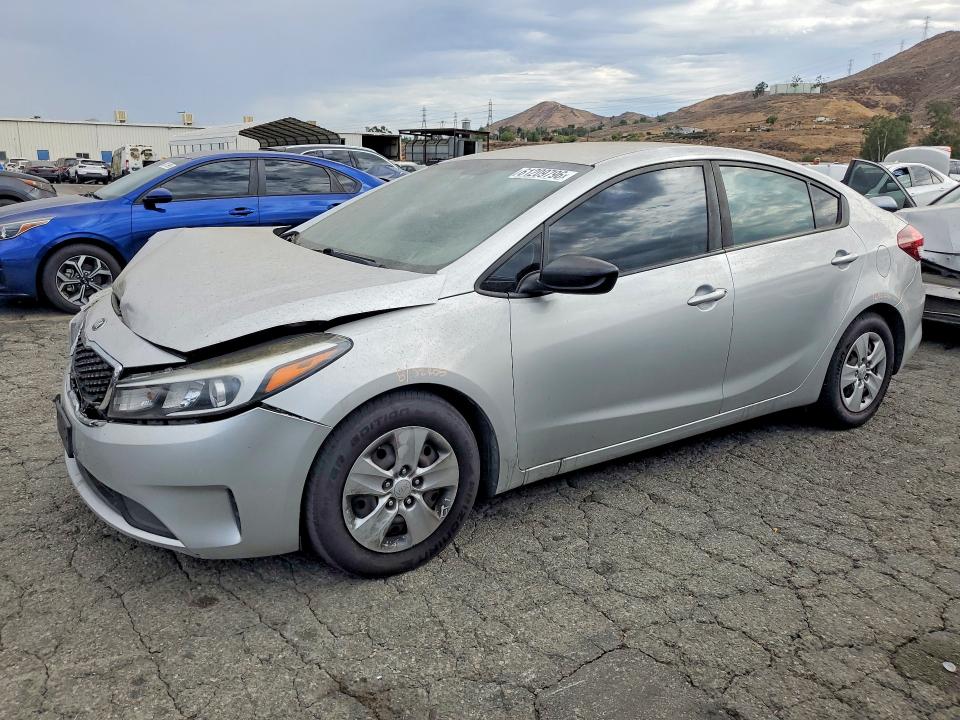61209796 :رقم المزاد ، 3KPFL4A70HE098731 vin ، 2017 Kia Forte مزاد بيع