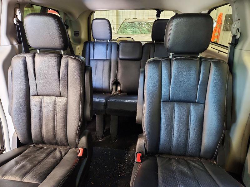 60791896 :رقم المزاد ، 2C4RC1CG1FR707880 vin ، 2015 Chrysler Town & Country مزاد بيع