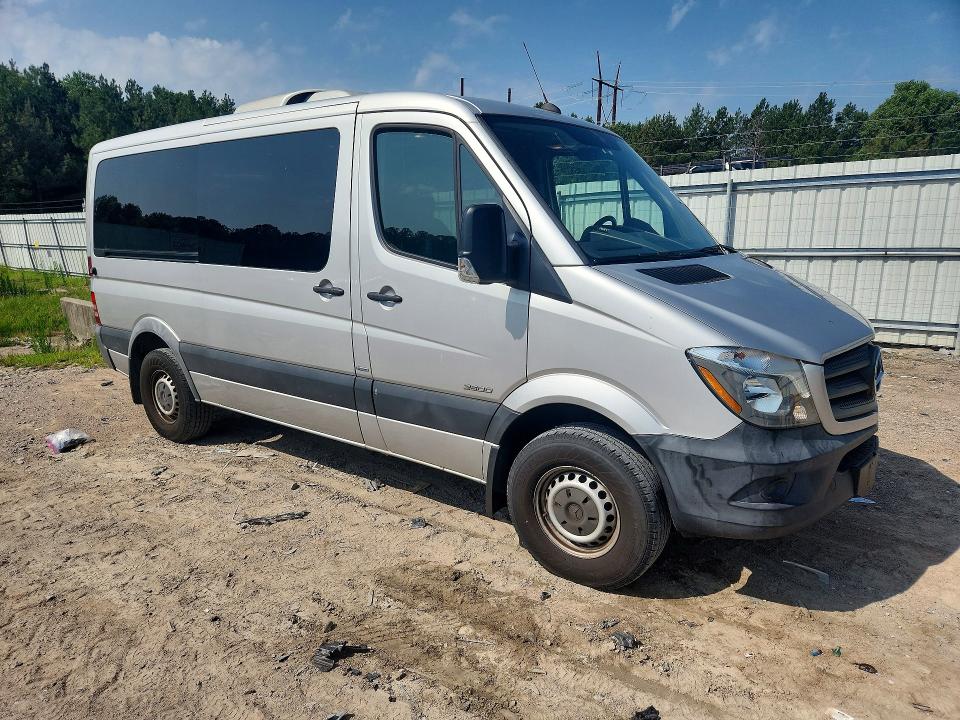 85981565 :رقم المزاد ، 8BRPE7DD8GE125460 vin ، 2016 Mercedes-benz Sprinter مزاد بيع