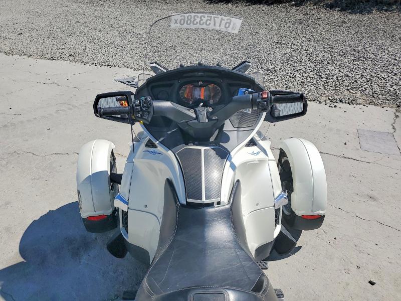 61753386 :رقم المزاد ، 2BXNBDD27FV003275 vin ، 2015 Can-am Spyder Roadster مزاد بيع