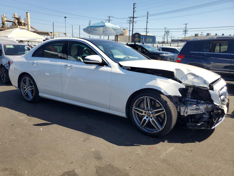 60239586 :رقم المزاد ، WDDZF4JB3JA476337 vin ، 2018 Mercedes-benz E مزاد بيع