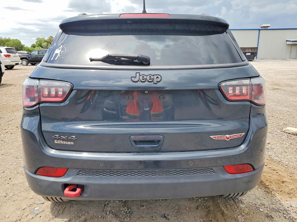 59805476 :رقم المزاد ، 3C4NJDDB0JT168649 vin ، 2018 Jeep Compass مزاد بيع
