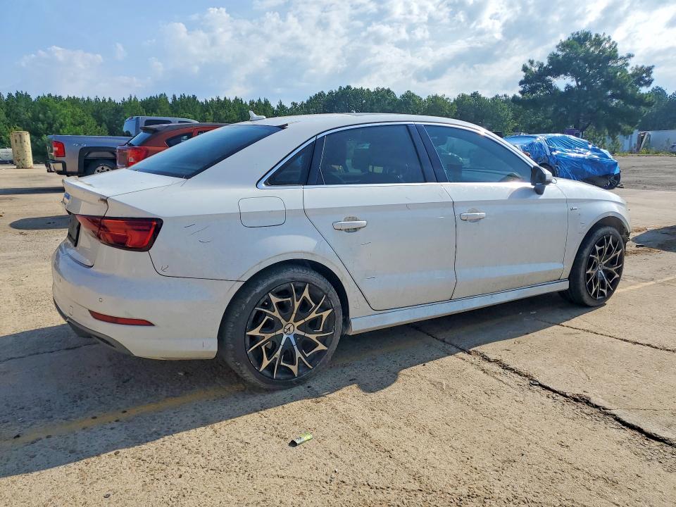 60938626 :رقم المزاد ، WAUGUGFF6J1085667 vin ، 2018 Audi A3 مزاد بيع