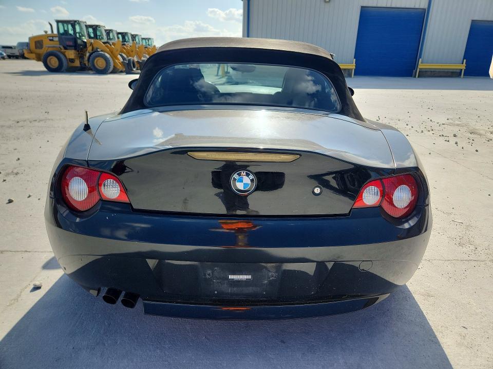 58615336 :رقم المزاد ، 4USBT33595LR70230 vin ، 2005 Bmw Z4 مزاد بيع