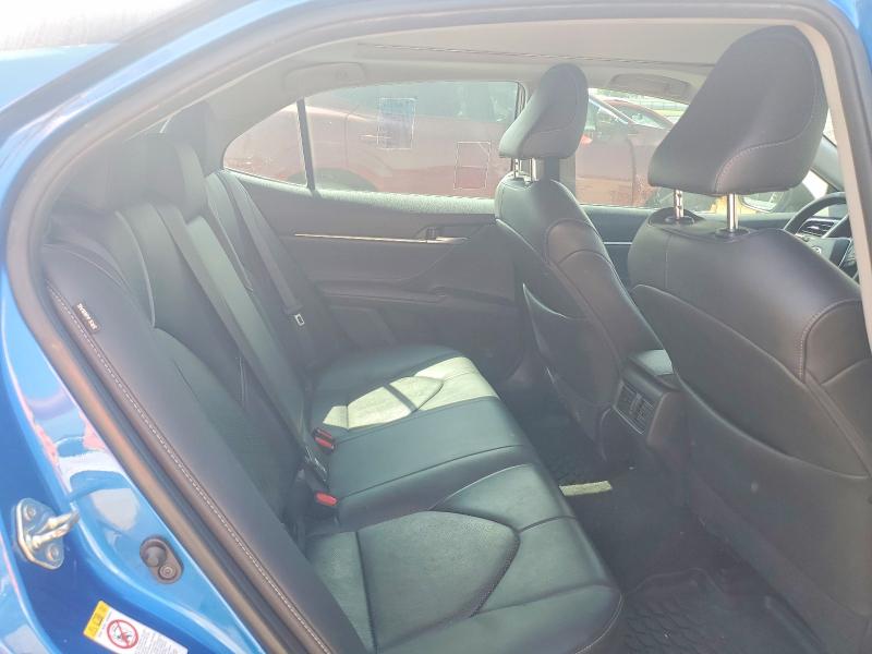 61417696 :رقم المزاد ، 4T1BZ1HKXJU006680 vin ، 2018 Toyota Camry مزاد بيع