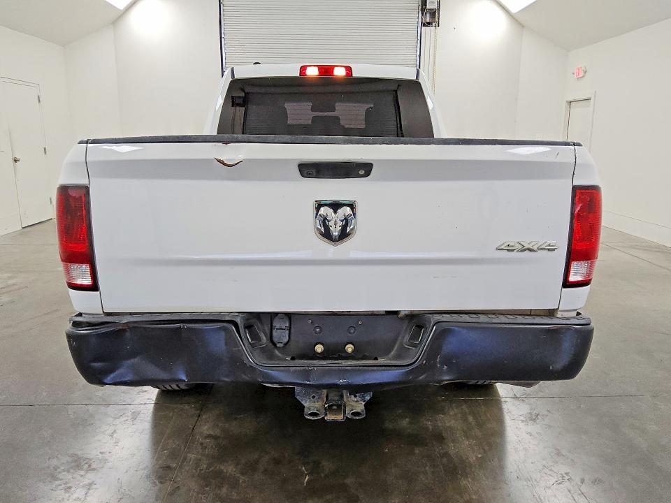 59533666 :رقم المزاد ، 1C6RR7FG1JS303392 vin ، 2018 Ram 1500 مزاد بيع