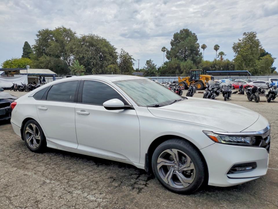 60693936 :رقم المزاد ، 1HGCV1F41JA018602 vin ، 2018 Honda Accord مزاد بيع