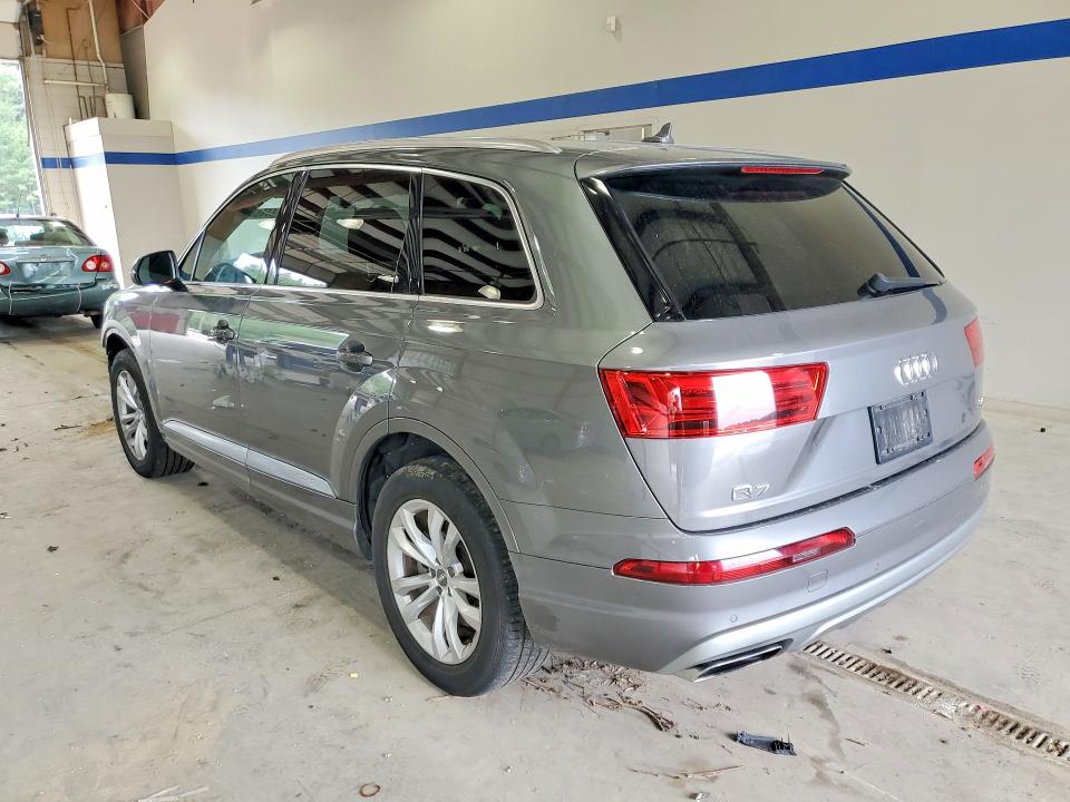Продажа на аукционе авто 2017 Audi Q7, vin: WA1LAAF74HD019797, номер лота: 61865576