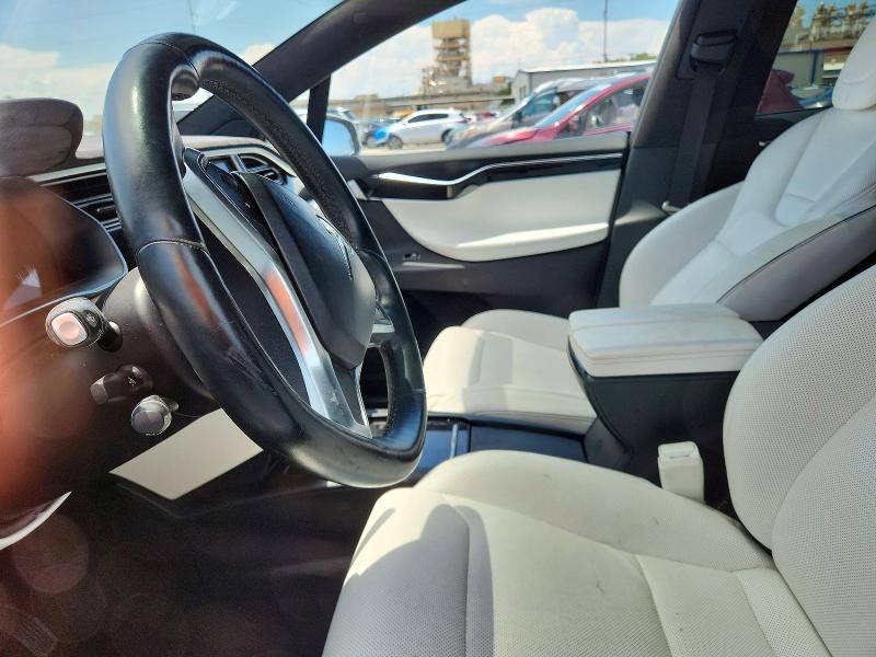 60067056 :رقم المزاد ، 5YJXCBE24GF012790 vin ، 2016 Tesla Model X مزاد بيع