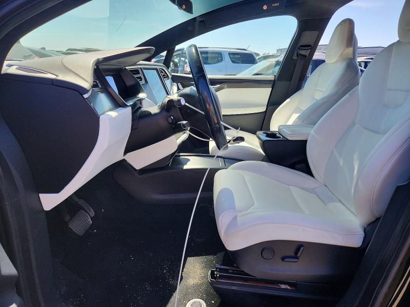 62472526 :رقم المزاد ، 5YJXCAE25HF065882 vin ، 2017 Tesla Model X مزاد بيع