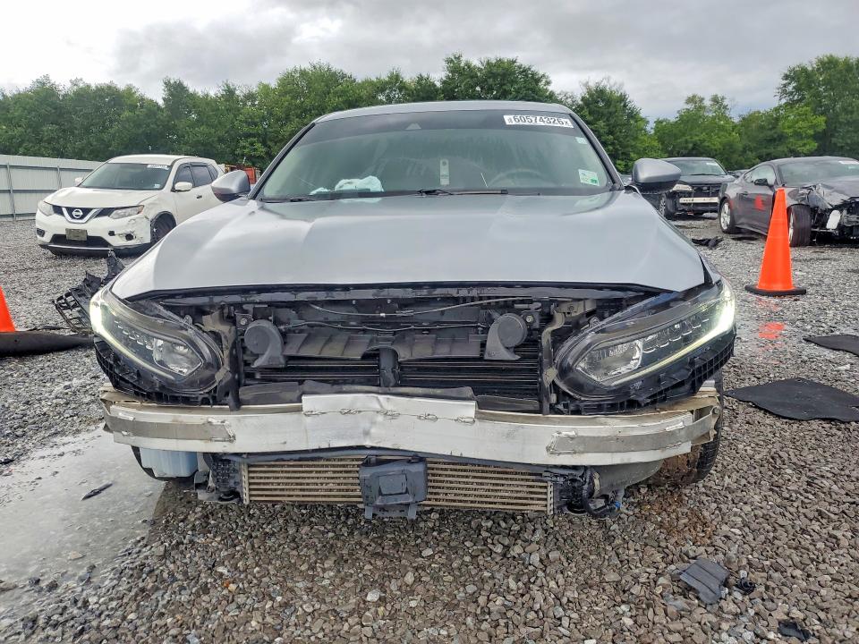 60574326 :رقم المزاد ، 1HGCV1F41JA067878 vin ، 2018 Honda Accord مزاد بيع