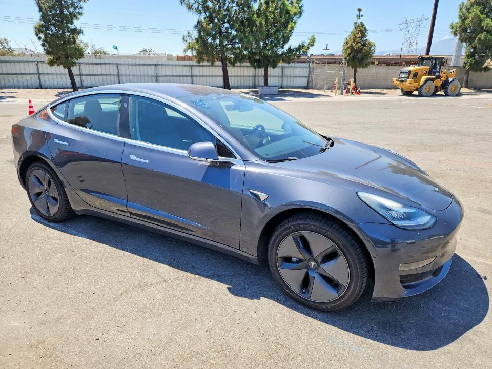 62113276 :رقم المزاد ، 5YJ3E1EA6JF077741 vin ، 2018 Tesla Model 3 مزاد بيع