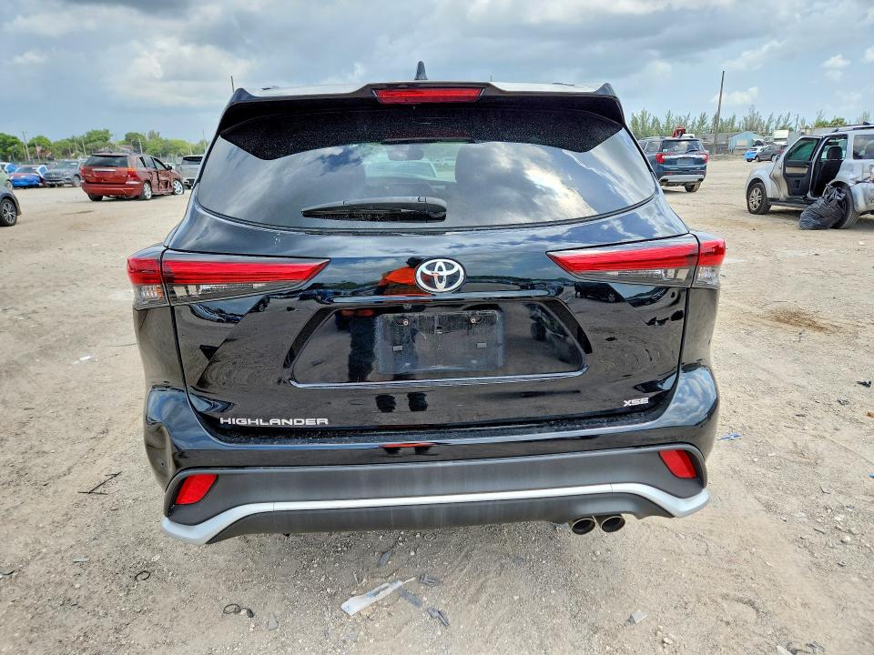 Продажа на аукционе авто 2022 Toyota Highlander, vin: 5TDLZRAH7NS109488, номер лота: 61768446
