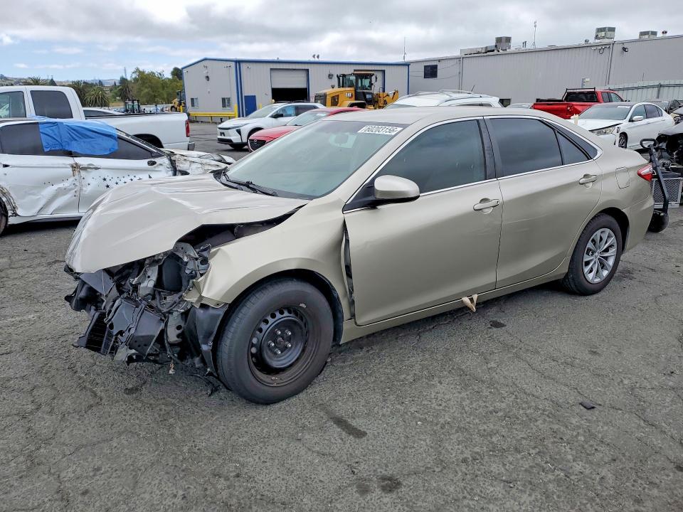 60203156 :رقم المزاد ، 4T1BF1FK9HU386083 vin ، 2017 Toyota Camry مزاد بيع