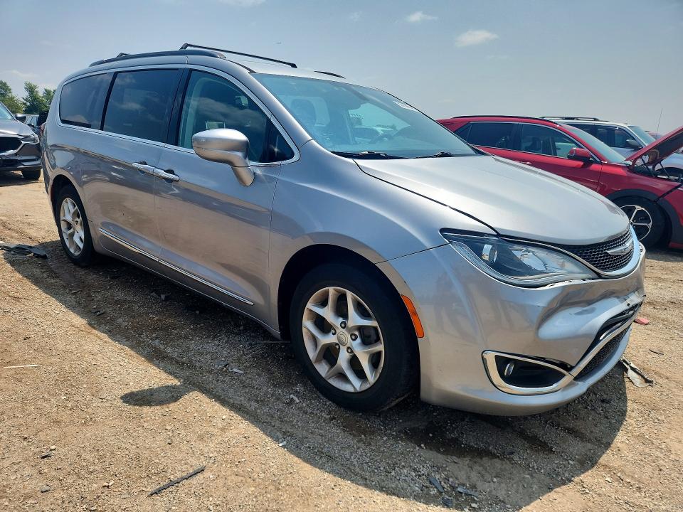 62926346 :رقم المزاد ، 2C4RC1BG9HR668556 vin ، 2017 Chrysler Pacifica مزاد بيع