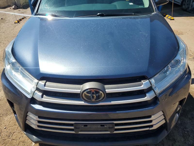 60881856 :رقم المزاد ، 5TDJZRFHXJS812853 vin ، 2018 Toyota Highlander مزاد بيع
