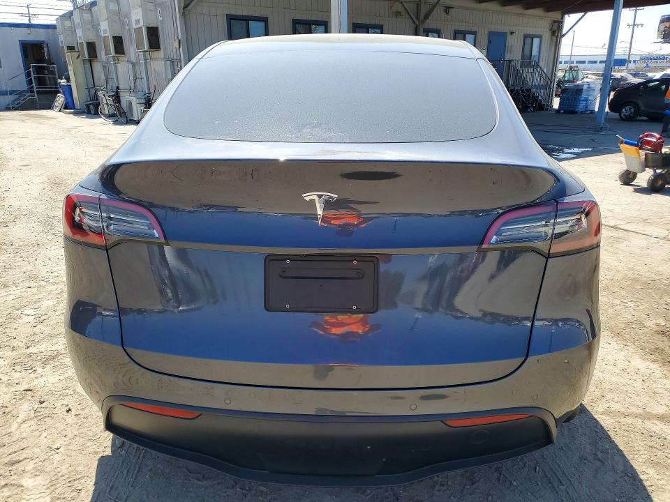 60690096 :رقم المزاد ، 5YJYGDEE9MF282866 vin ، 2021 Tesla Model Y مزاد بيع