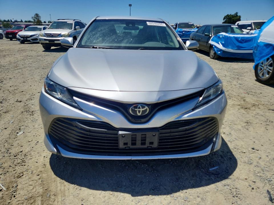 2018 Toyota Camry მანქანა იყიდება აუქციონზე, vin: 4T1B11HK9JU596698, აუქციონის ნომერი: 60240206