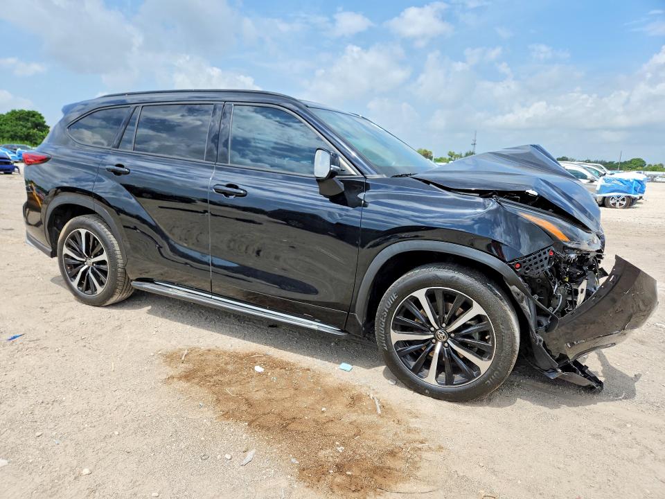 Продажа на аукционе авто 2022 Toyota Highlander, vin: 5TDLZRAH7NS109488, номер лота: 61768446