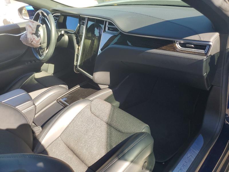 60049866 :رقم المزاد ، 5YJSA1E23HF219425 vin ، 2017 Tesla Model S مزاد بيع