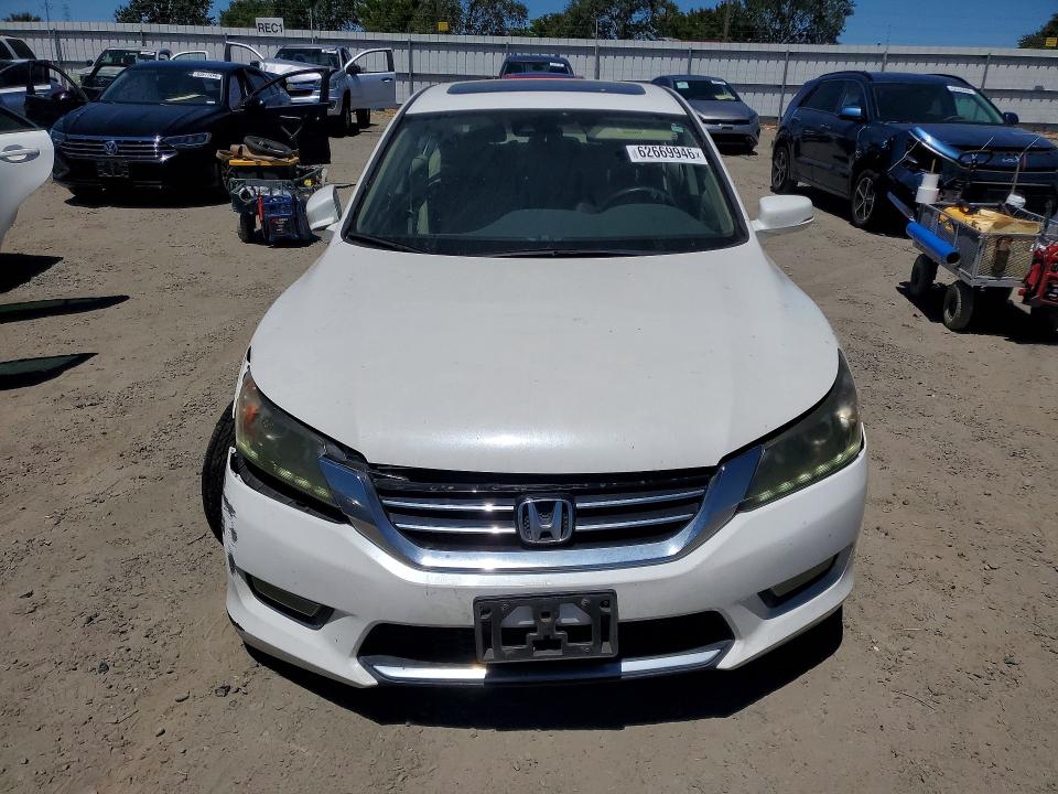 62669946 :رقم المزاد ، 1HGCR3F83FA017980 vin ، 2015 Honda Accord مزاد بيع