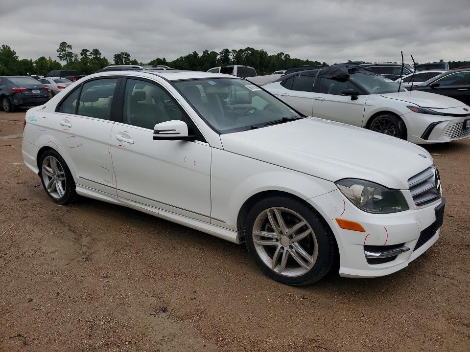 2013 Mercedes-benz C მანქანა იყიდება აუქციონზე, vin: WDDGF4HB6DA825346, აუქციონის ნომერი: 60741996