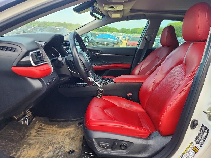61606366 :رقم المزاد ، 4T1B61HK7JU128826 vin ، 2018 Toyota Camry مزاد بيع