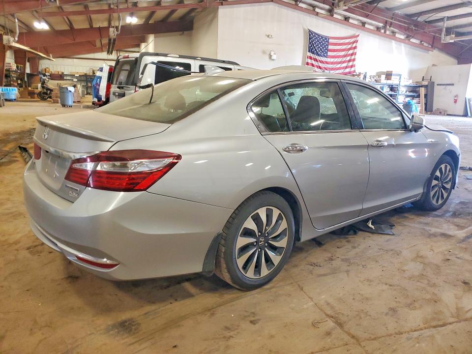 Продажа на аукционе авто 2017 Honda Accord, vin: JHMCR6F52HC010790, номер лота: 61729106