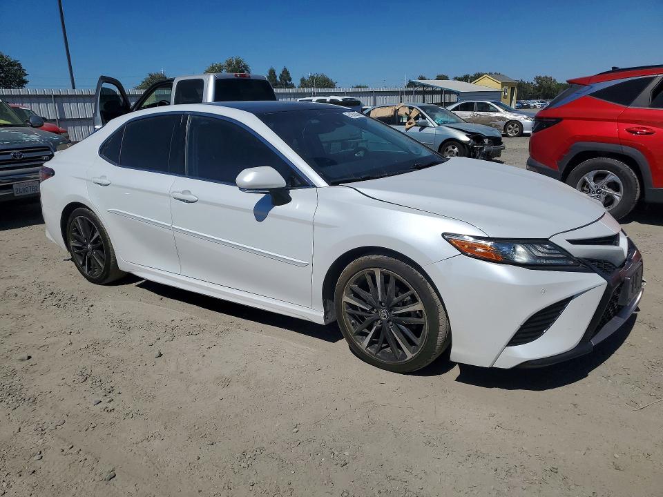 2018 Toyota Camry მანქანა იყიდება აუქციონზე, vin: 4T1B61HK0JU051331, აუქციონის ნომერი: 61055636