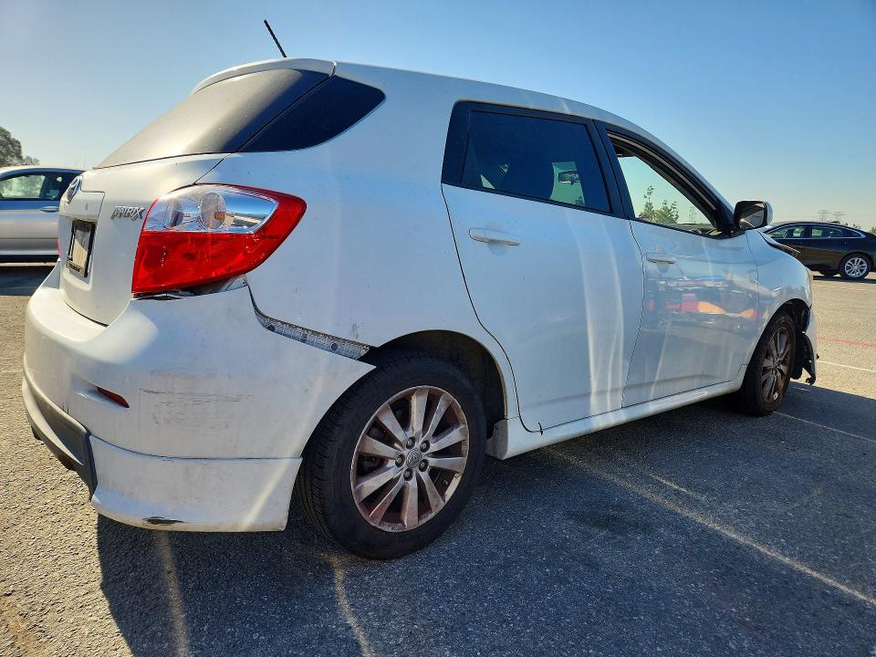 60077306 :رقم المزاد ، 2T1KU4EE3AC371380 vin ، 2010 Toyota Matrix مزاد بيع