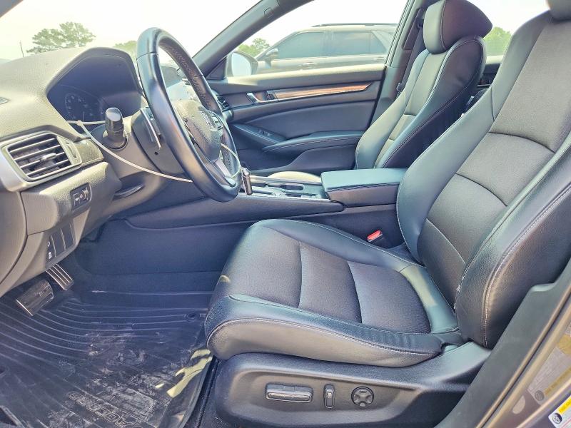 62746816 :رقم المزاد ، 1HGCV1F32JA093090 vin ، 2018 Honda Accord مزاد بيع