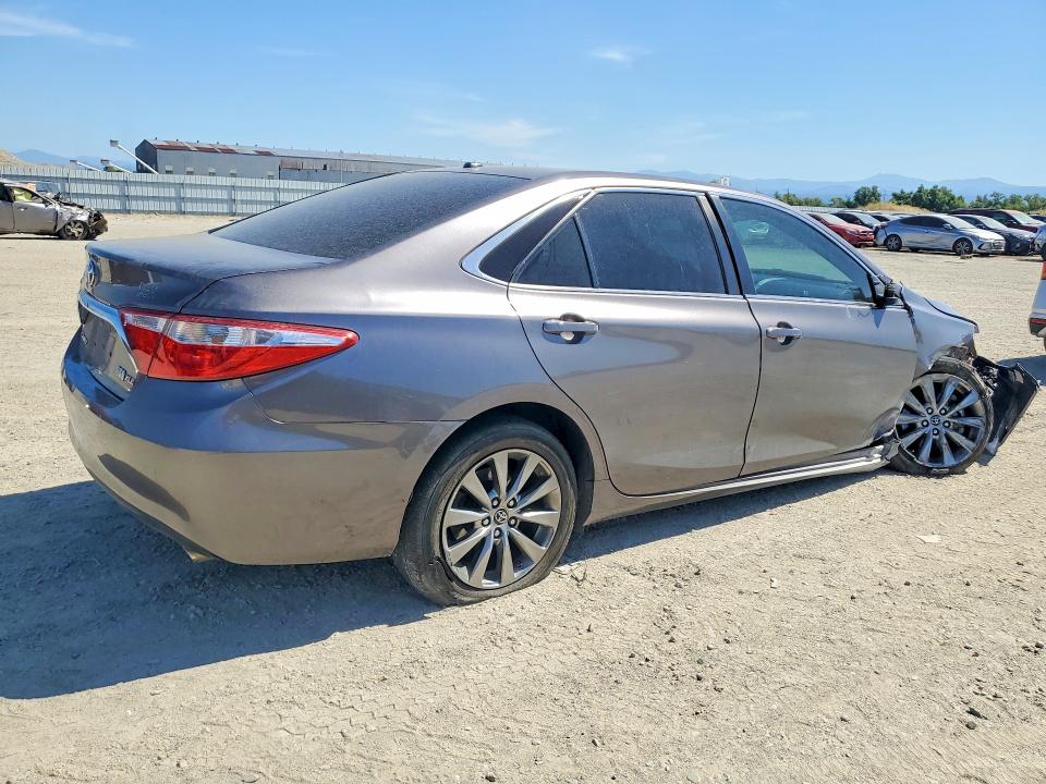 85982655 :رقم المزاد ، 4T1BD1FK2FU145582 vin ، 2015 Toyota Camry Hybrid مزاد بيع