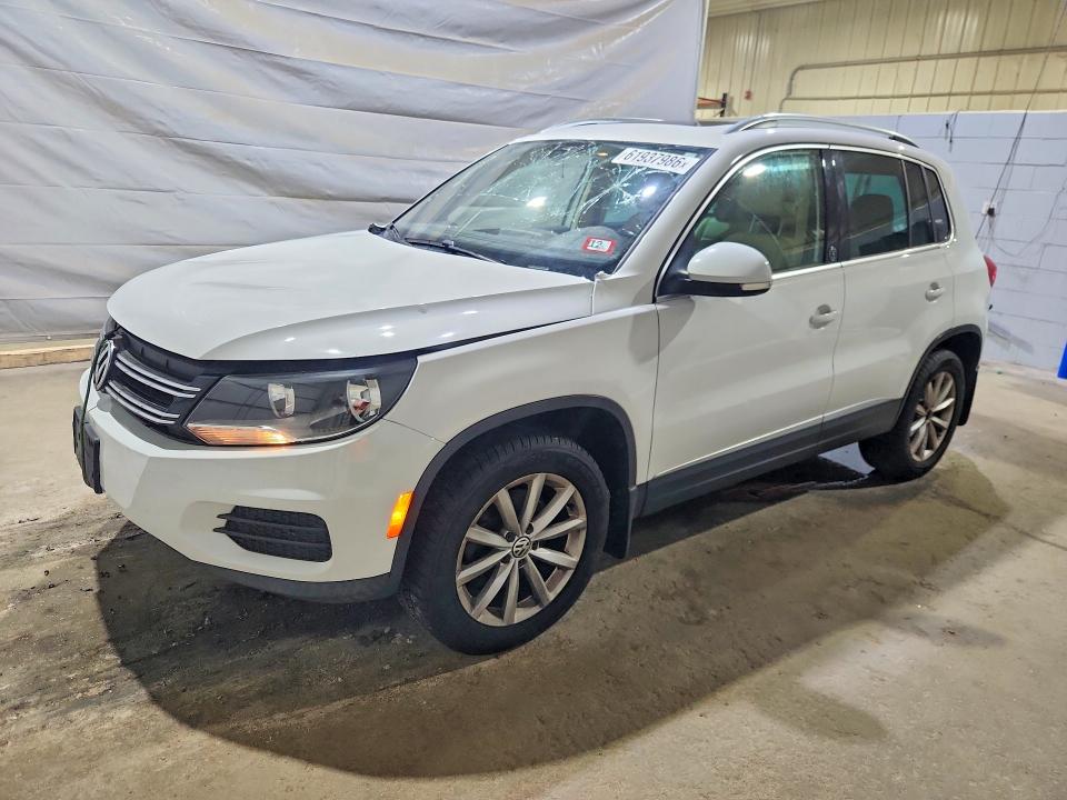 61937986 :رقم المزاد ، WVGSV7AX0HK012479 vin ، 2017 Volkswagen Tiguan مزاد بيع