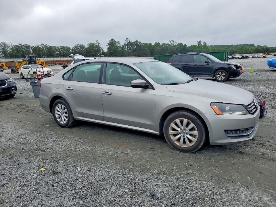 62328716 :رقم المزاد ، 1VWAT7A33EC065666 vin ، 2014 Volkswagen Passat مزاد بيع