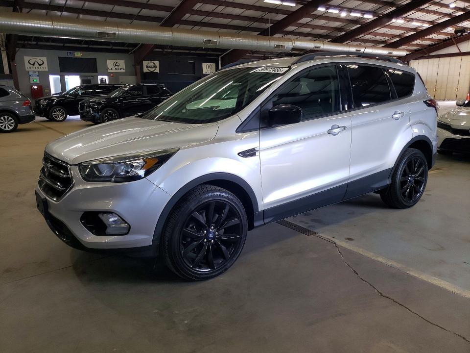 59972466 :رقم المزاد ، 1FMCU9GDXJUB01163 vin ، 2018 Ford Escape مزاد بيع
