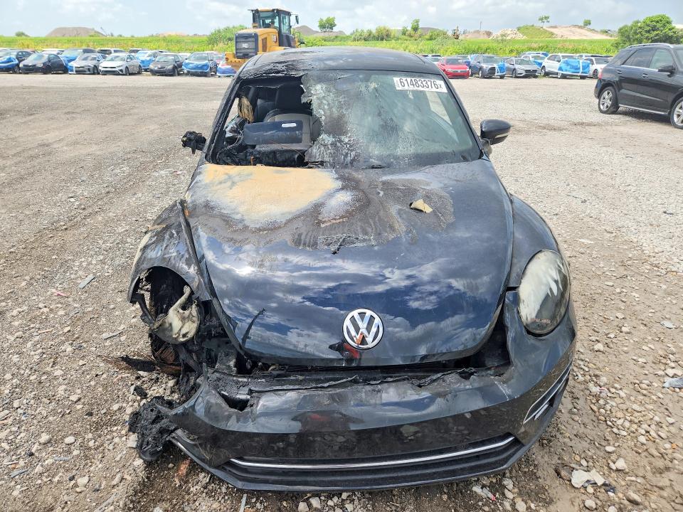 61483376 :رقم المزاد ، 3VWJD7AT6KM713072 vin ، 2019 Volkswagen Beetle مزاد بيع