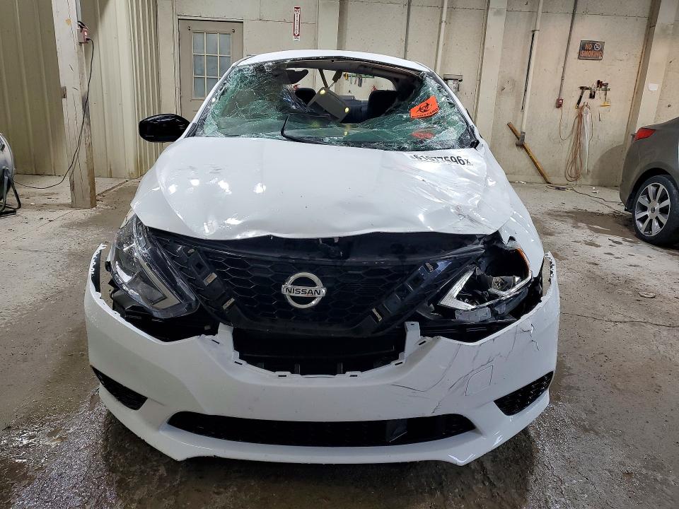 61077596 :رقم المزاد ، 3N1AB7AP4JY230802 vin ، 2018 Nissan Sentra مزاد بيع