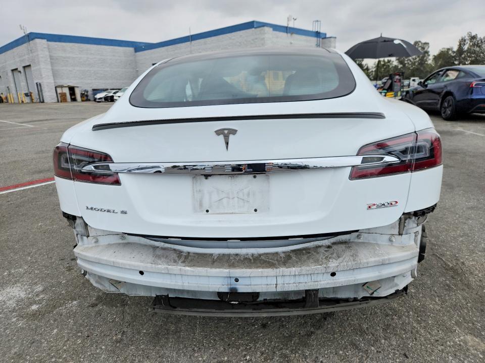 58843956 :رقم المزاد ، 5YJSA1E47GF145197 vin ، 2016 Tesla Model S مزاد بيع
