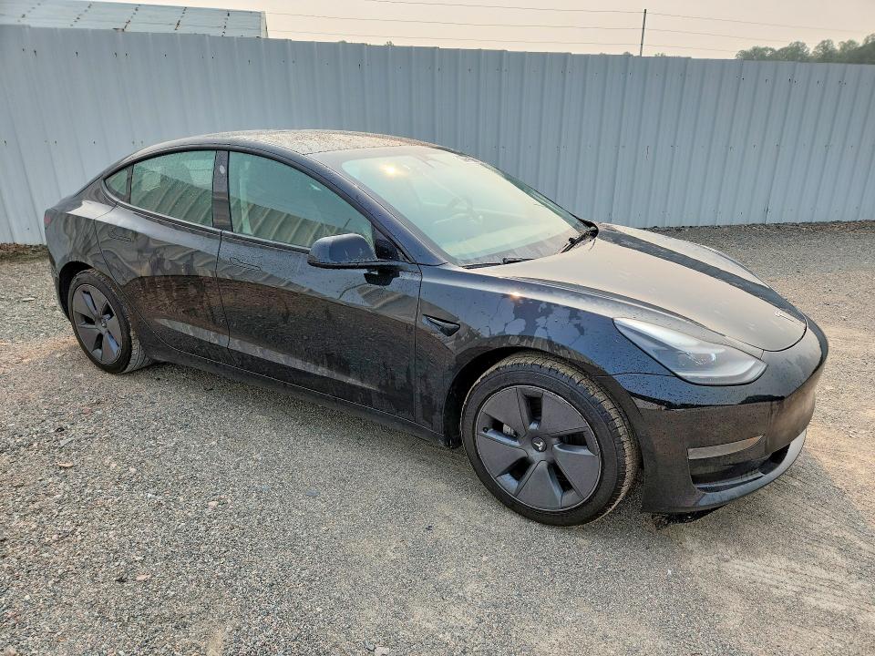 2022 Tesla Model 3 მანქანა იყიდება აუქციონზე, vin: 5YJ3E1EA2NF369599, აუქციონის ნომერი: 61125116