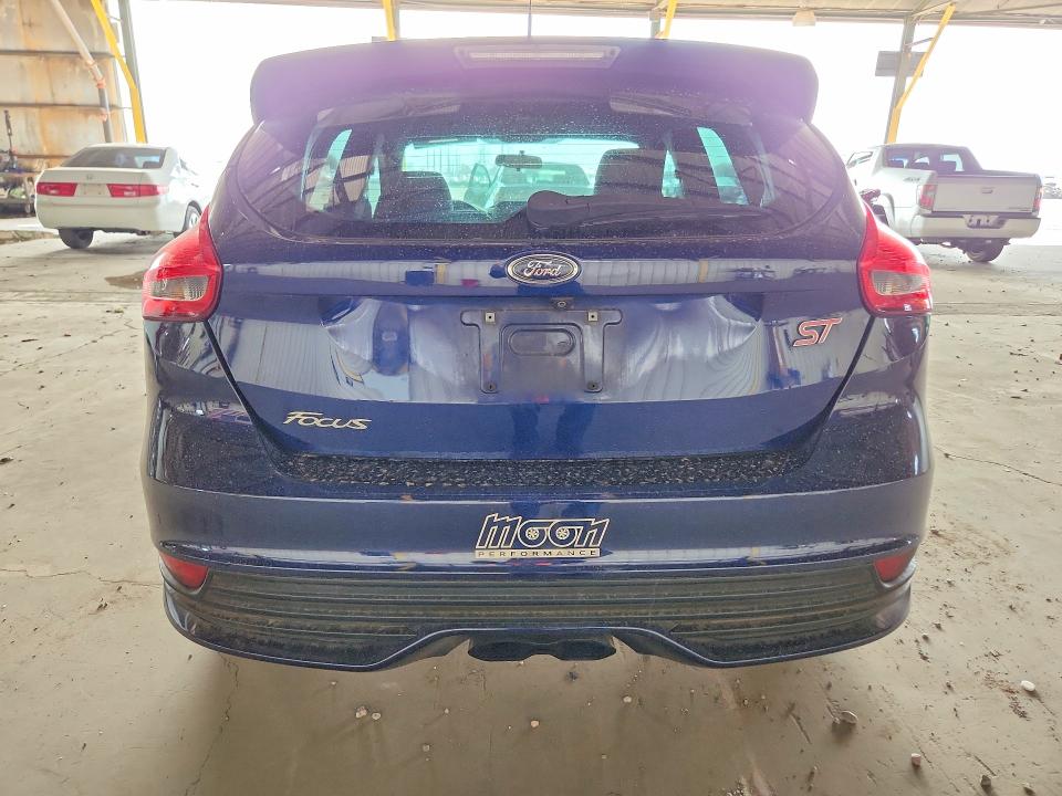 60985996 :رقم المزاد ، 1FADP3L93GL310537 vin ، 2016 Ford Focus مزاد بيع